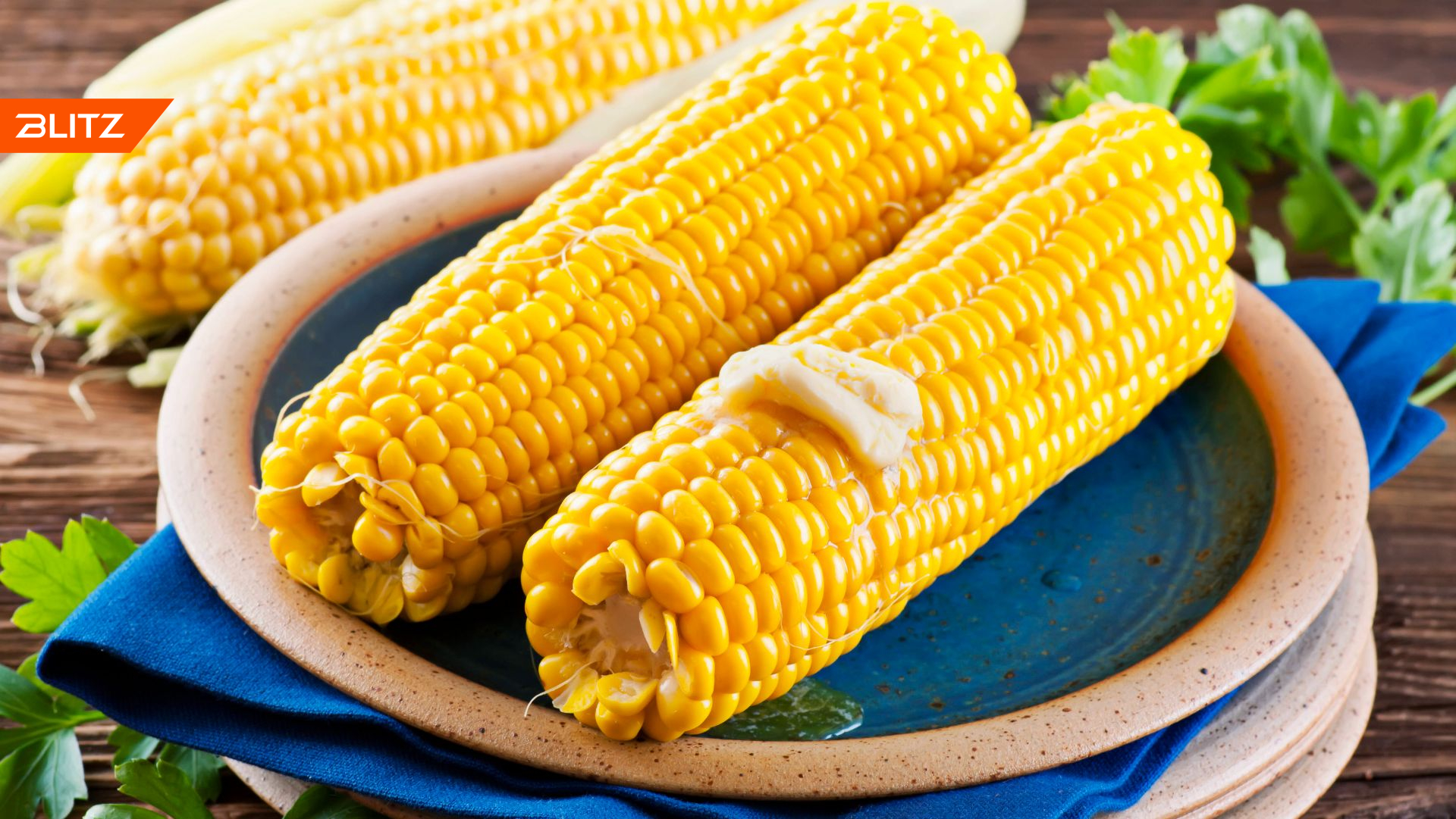 Кукуруза вареная в початках. Кукуруза. Вареная кукуруза. Вкусная кукуруза вареная. Кукуруза початок.
